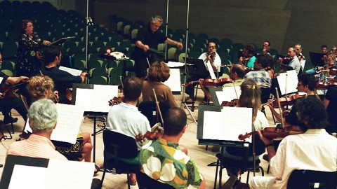 Jorge Mester, Phyllis Bryn-Julson & Members of the Barcelona Symphony