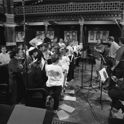 Neil Levin, Cantor Aaron Bensoussan and Members of the New London's Children Choir